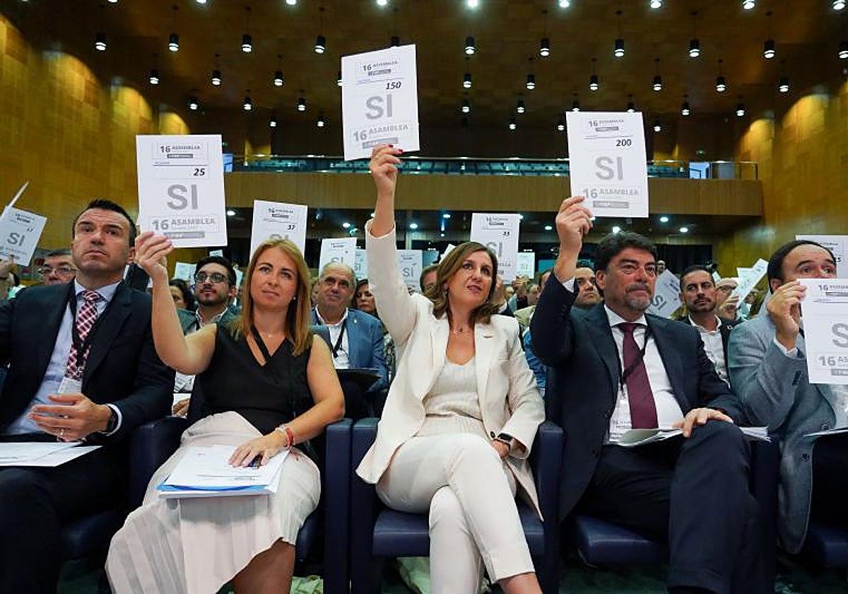 Imagen de la alcaldesa de Valencia durante la Asamblea General de la Federación Valenciana De Municipios y Provincia