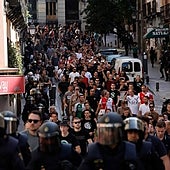 La Policía custodia a los violentos hinchas del Feyenoord sin que se produzcan altercados en Madrid