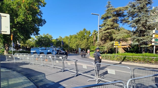 Seguridad a ultranza en el exterior del Palacio de Congresos