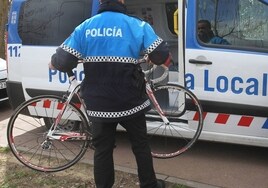 Fallece un ciclista tras sufrir un accidente contra un turismo  en Higuera de las Dueñas (Ávila)