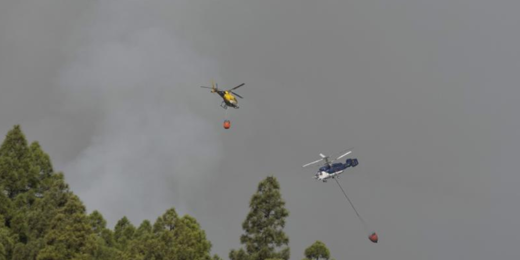 Calma tensa en Tenerife con un incendio forestal preocupante