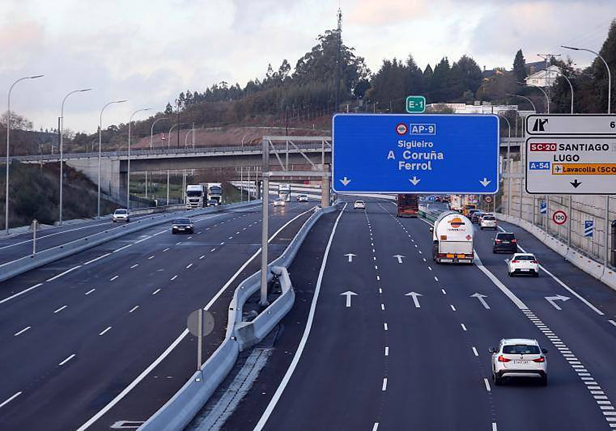 La autopista AP-9, a su paso por Santiago de Compostela, en una imagen de archivo