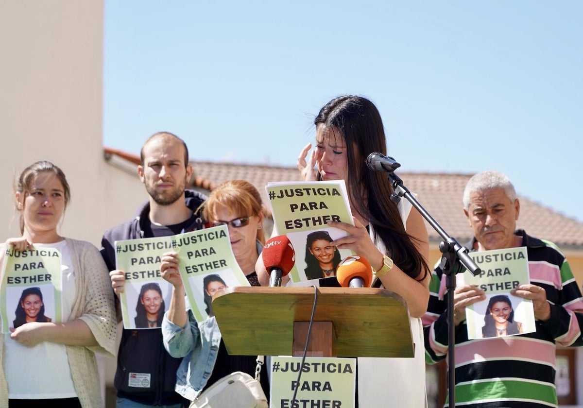 Concentración en recuerdo de Esther López en Traspinedo