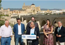 Bendodo pide en Córdoba el «voto en conciencia» de los socialistas críticos con la amnistía