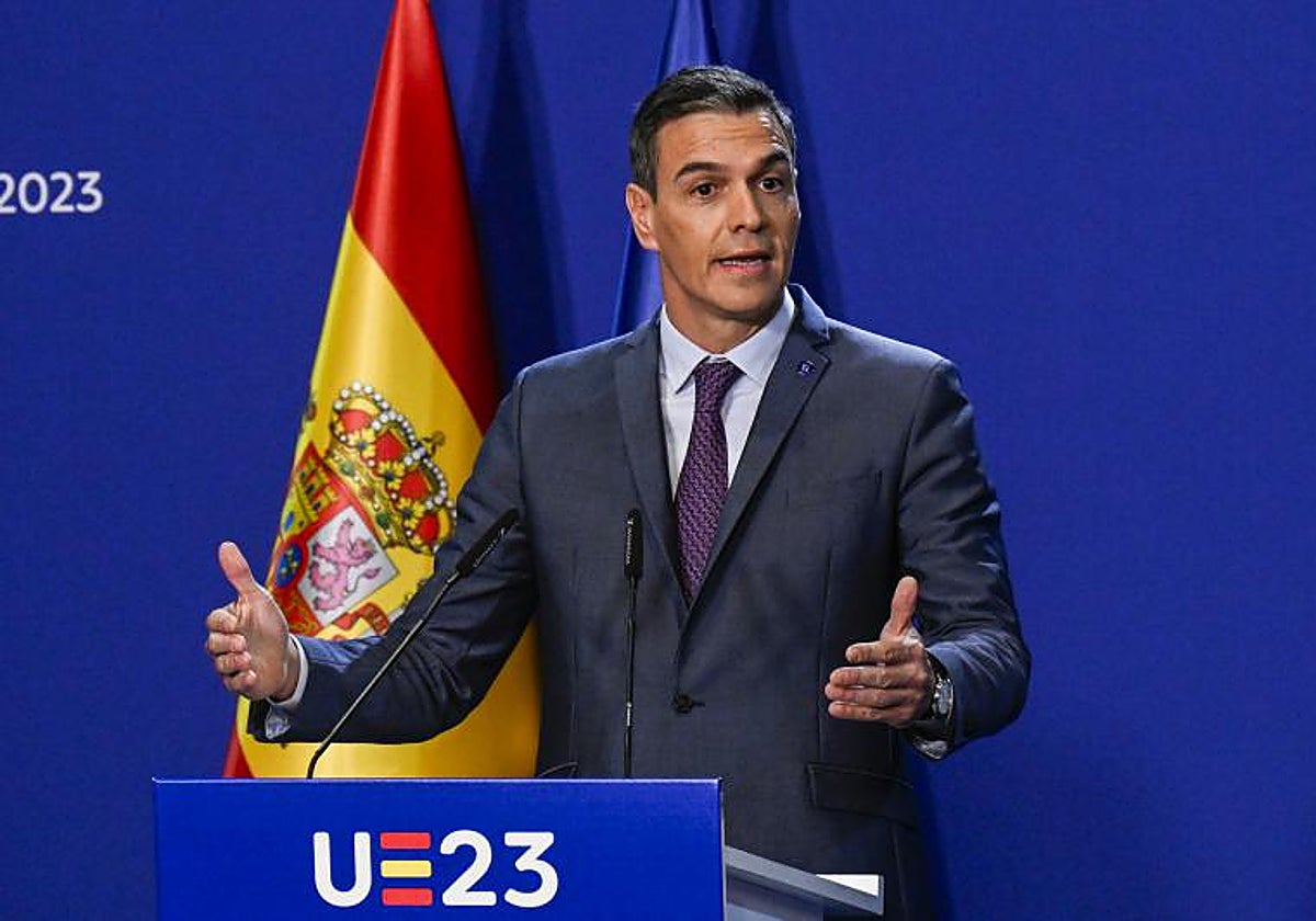 El presidente del Gobierno en funciones, Pedro Sánchez durante la rueda de prensa ofrecida tras la cumbre informal de la Unión Europea celebrada este viernes en Granada