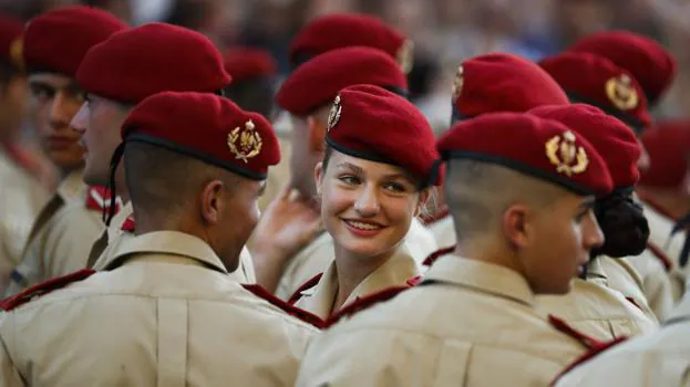 La Princesa Leonor en su primer acto militar en Zaragoza.