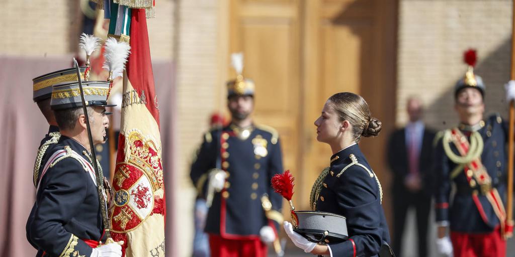 Felipe VI recuerda a Leonor en su jura de bandera que «la Corona simboliza la unidad y permanencia» de España