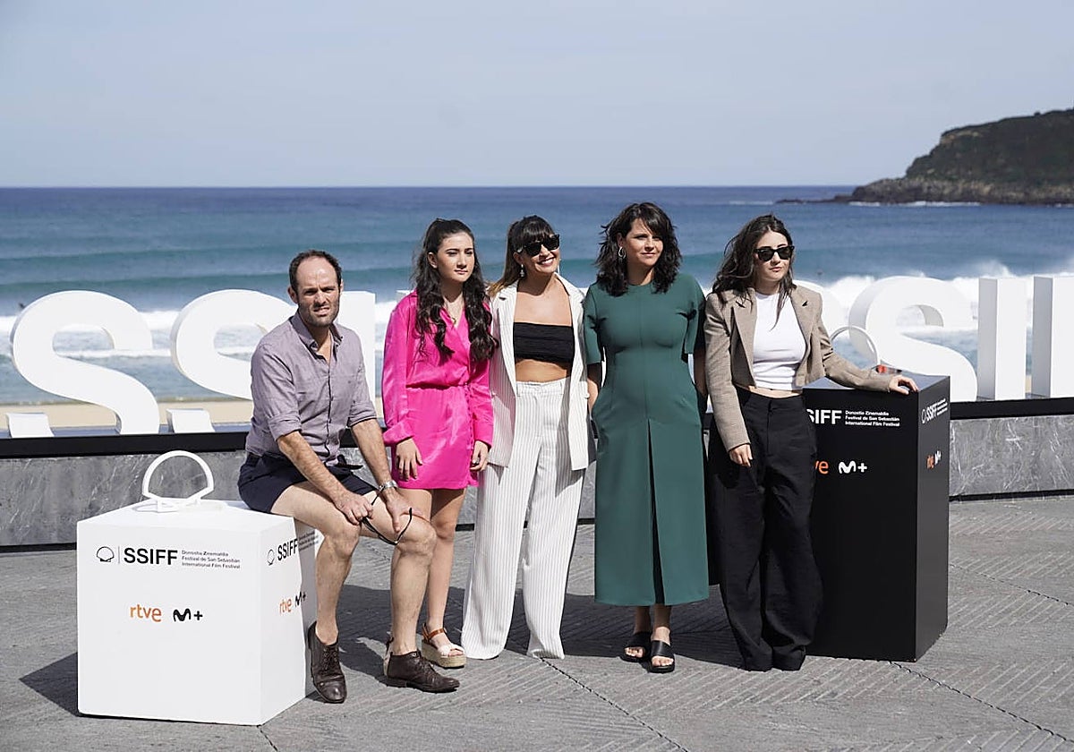 Parte del equipo de 'O Corno' en el Festival de San Sebastián