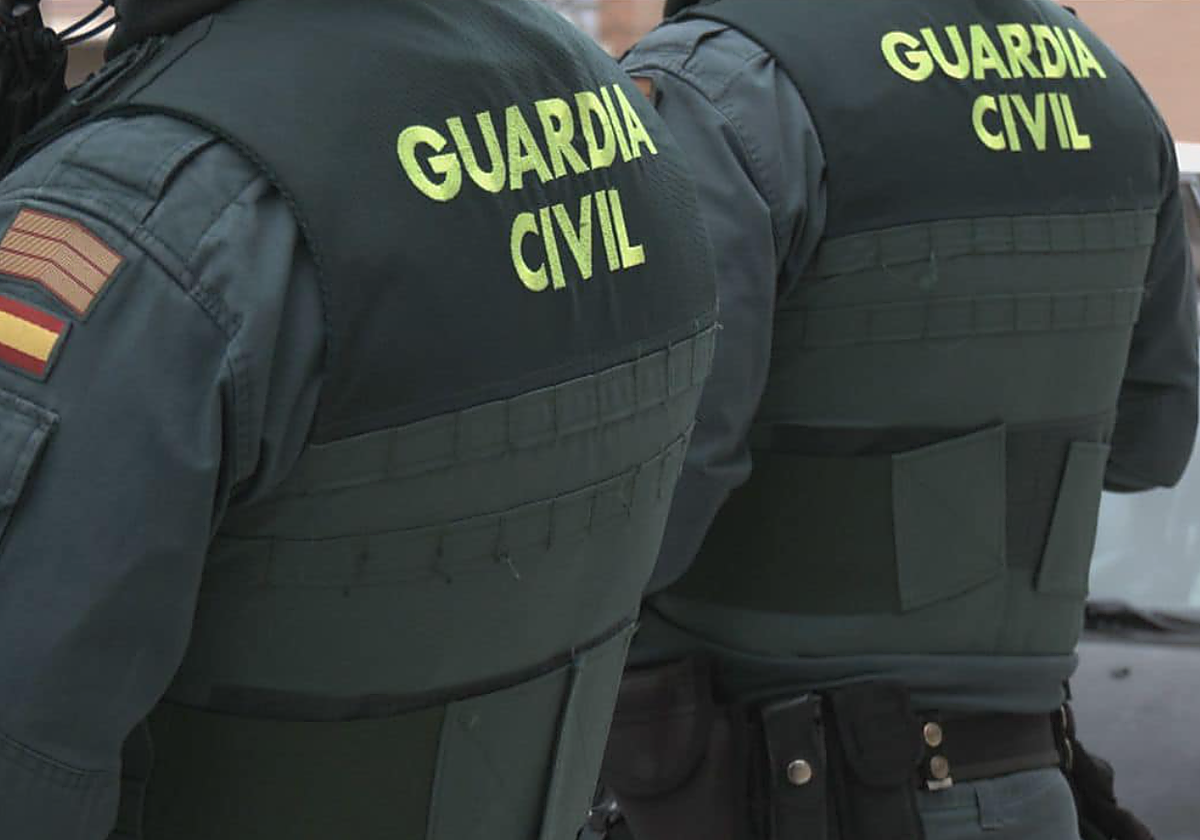 Agentes uniformados de la Guardia Civil en foto de archivo