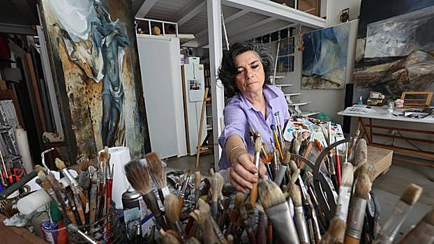 Julia Hidalgo en su estudio