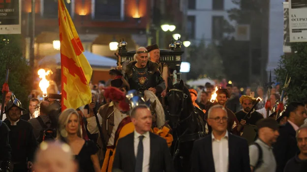 La delegación del ayuntamiento presente en el desfile fúnebre