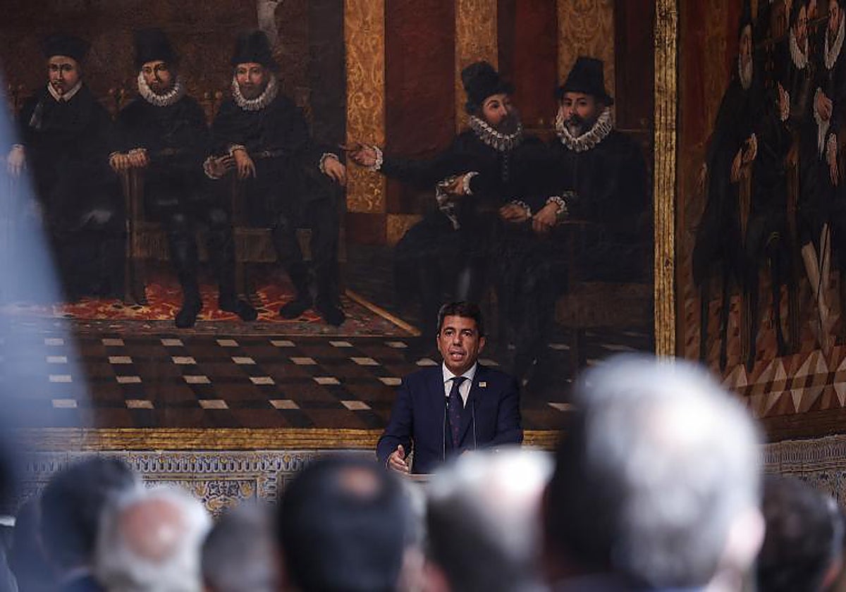 Imagen del presidente de la Generalitat Valenciana, Carlos Mazón, durante su discurso institucional del 9 d'Octubre