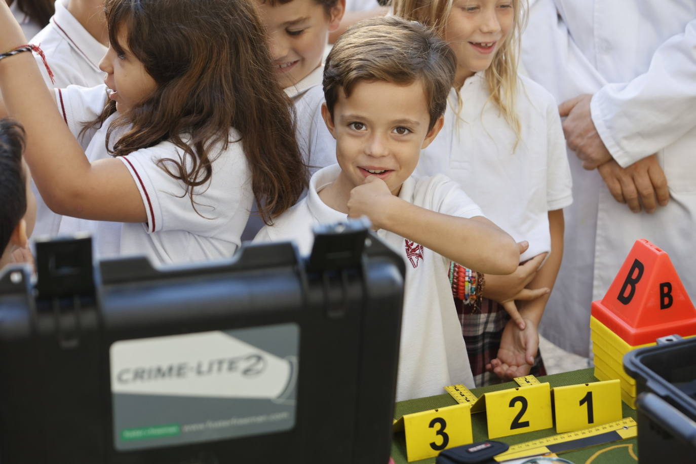 Fotos: los más pequeños disfrutan con la exposición de medios de la Guardia Civil de Córdoba