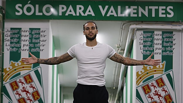 Gudelj posa durante la entrevista con ABC Córdoba