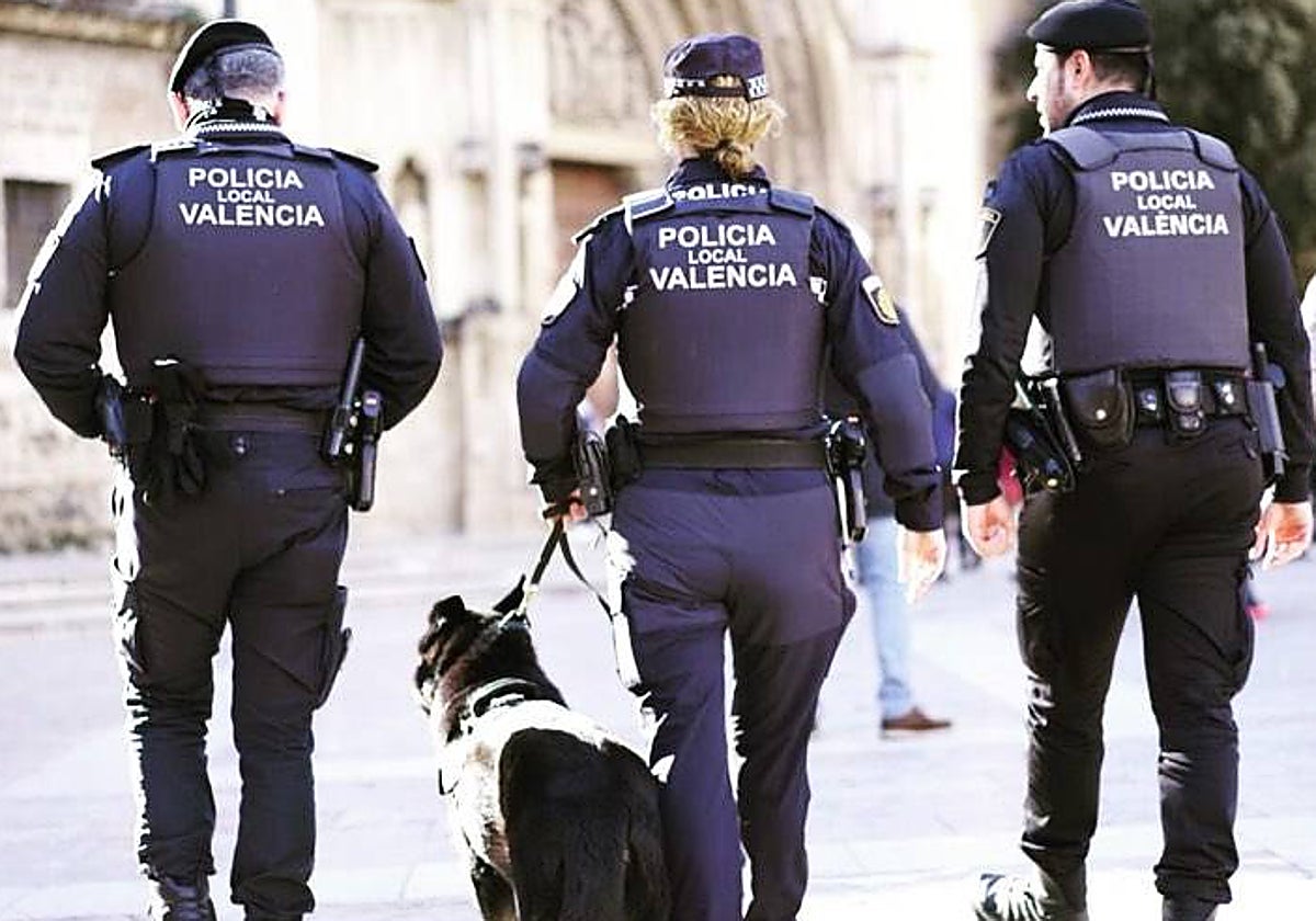 Imagen de unos agentes de la Policía Local de Valencia