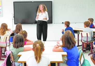 Estreno en el aula tras el nuevo 'MIR educativo': «Lo que tienes delante son niños, no son papeles»