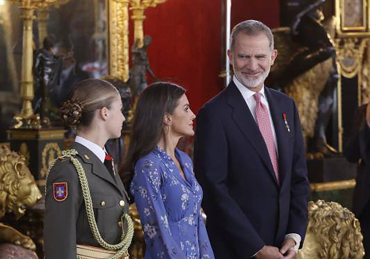 La Princesa Leonor y los Reyes, al inicio de la recepción oficial