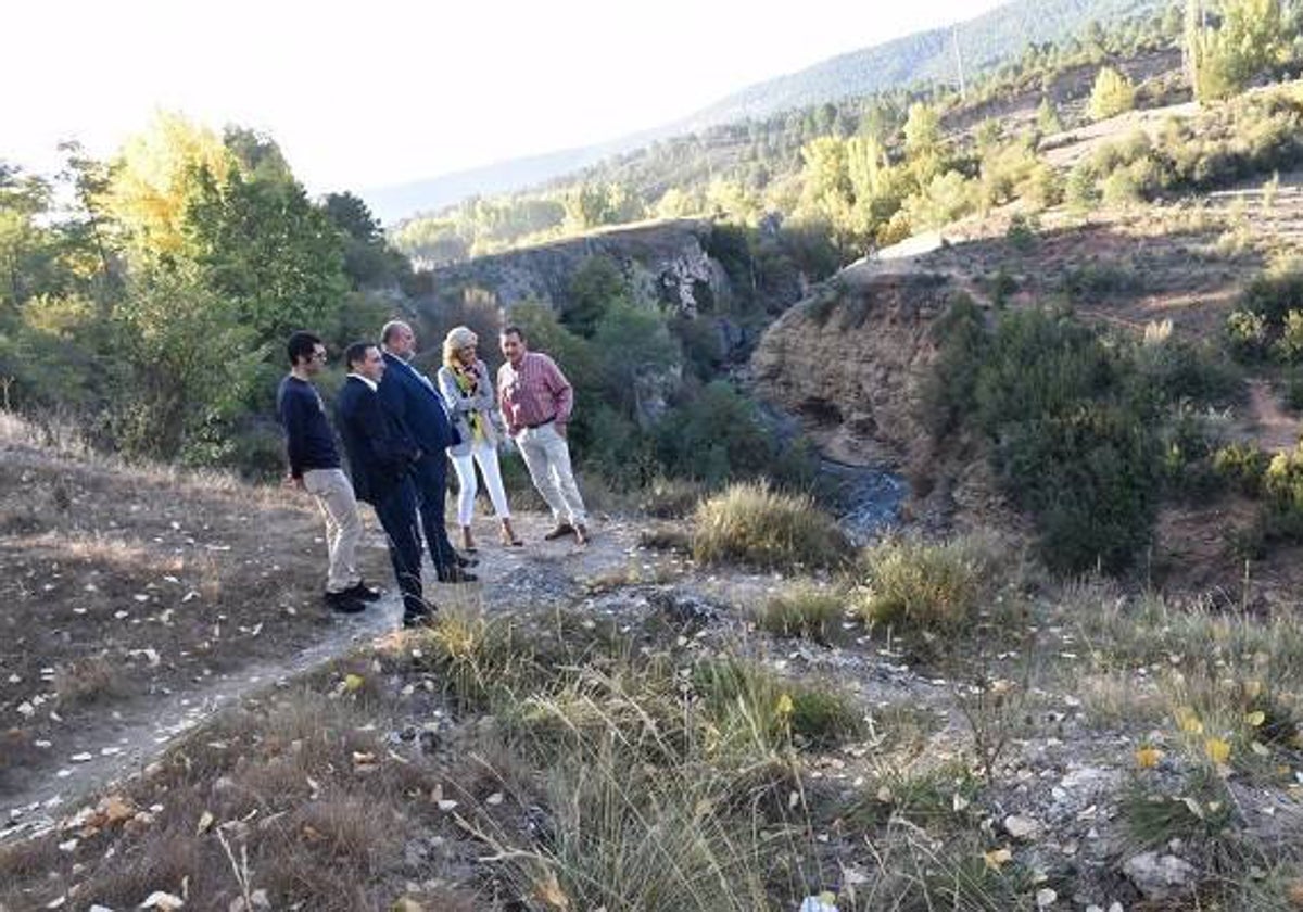 Guijarro ha recorrido la zona donde se instalará la Hospedería de Uña