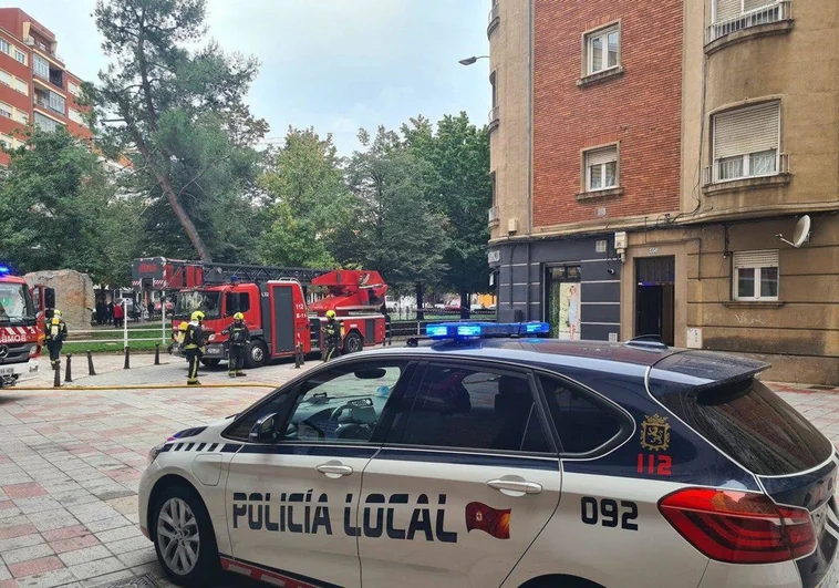 Bomberos y Policía Local de León en el lugar de la fuga de gas