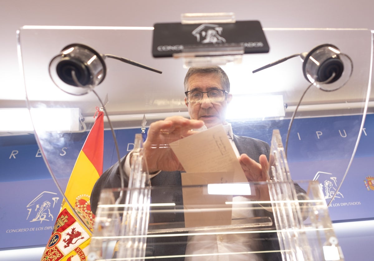 El portavoz del PSOE en el Congreso, Patxi López, durante una comparecencia reciente en la sala de prensa de la Cámara Baja