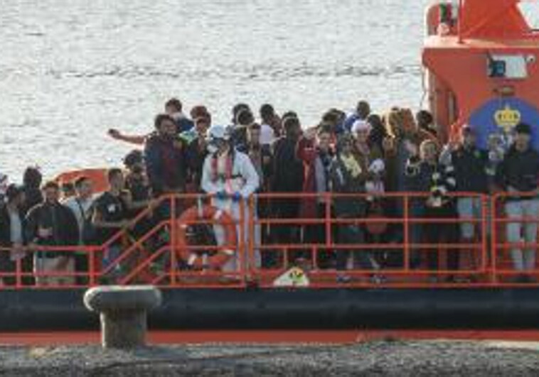 Llegada de inmigrantes ayer a Lanzarote, donde aumenta la presión migratoria