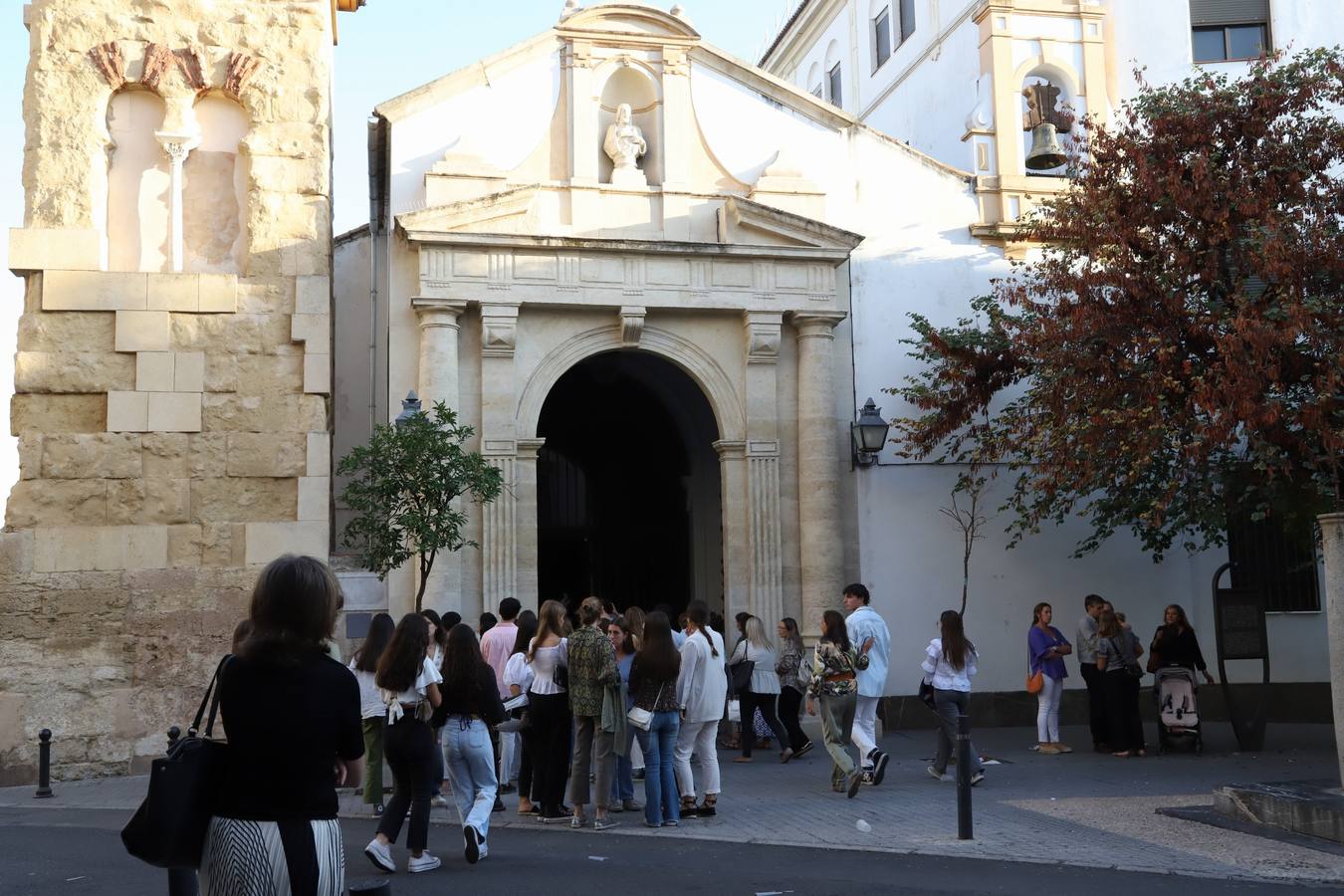 Fotos: la multitudinaria oración por Álvaro Prieto en la iglesia de las Esclavas de Córdoba