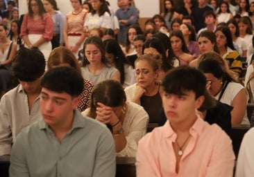 Fotos: la multitudinaria oración por Álvaro Prieto en la iglesia de las Esclavas de Córdoba