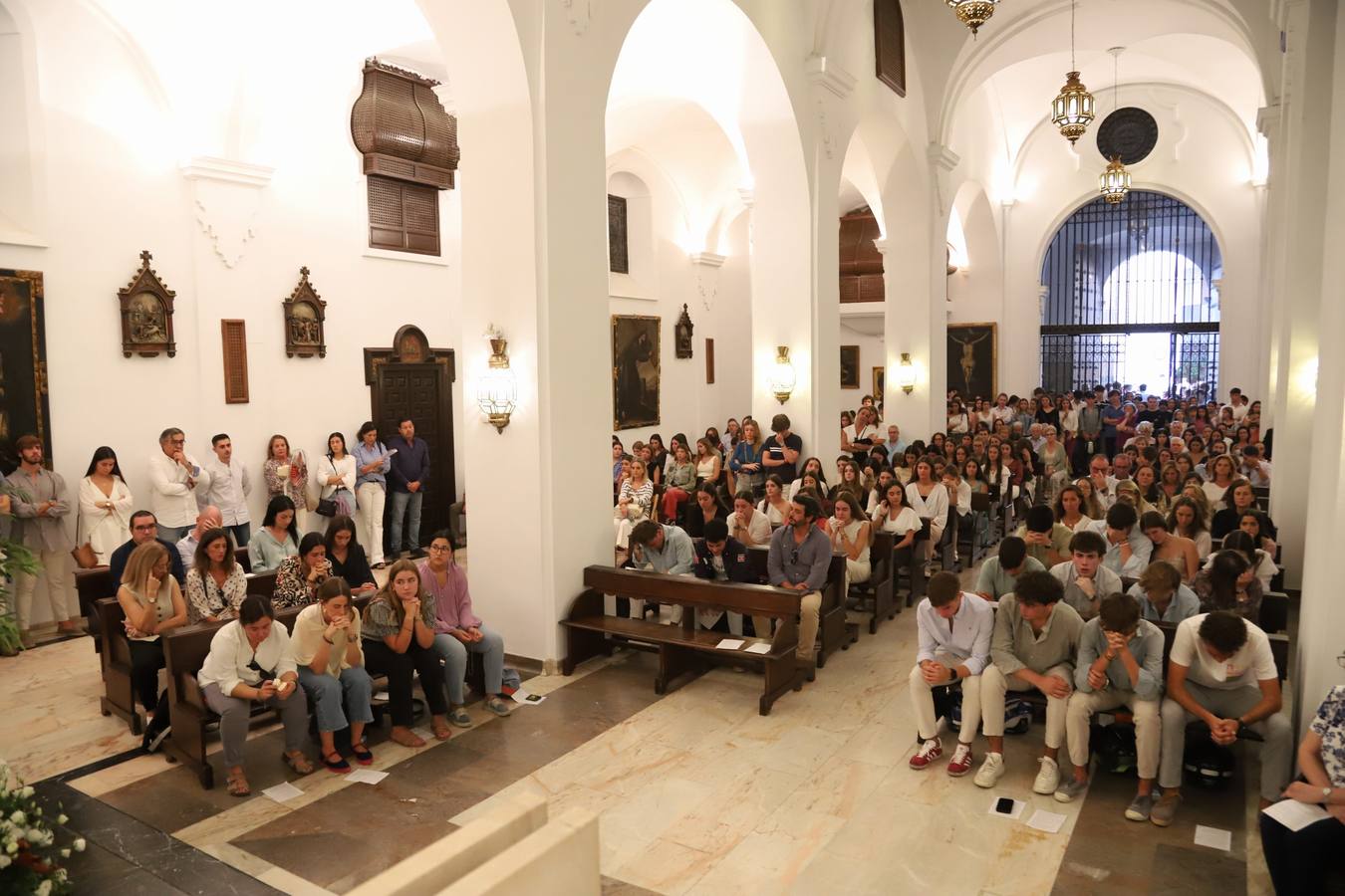 Fotos: la multitudinaria oración por Álvaro Prieto en la iglesia de las Esclavas de Córdoba