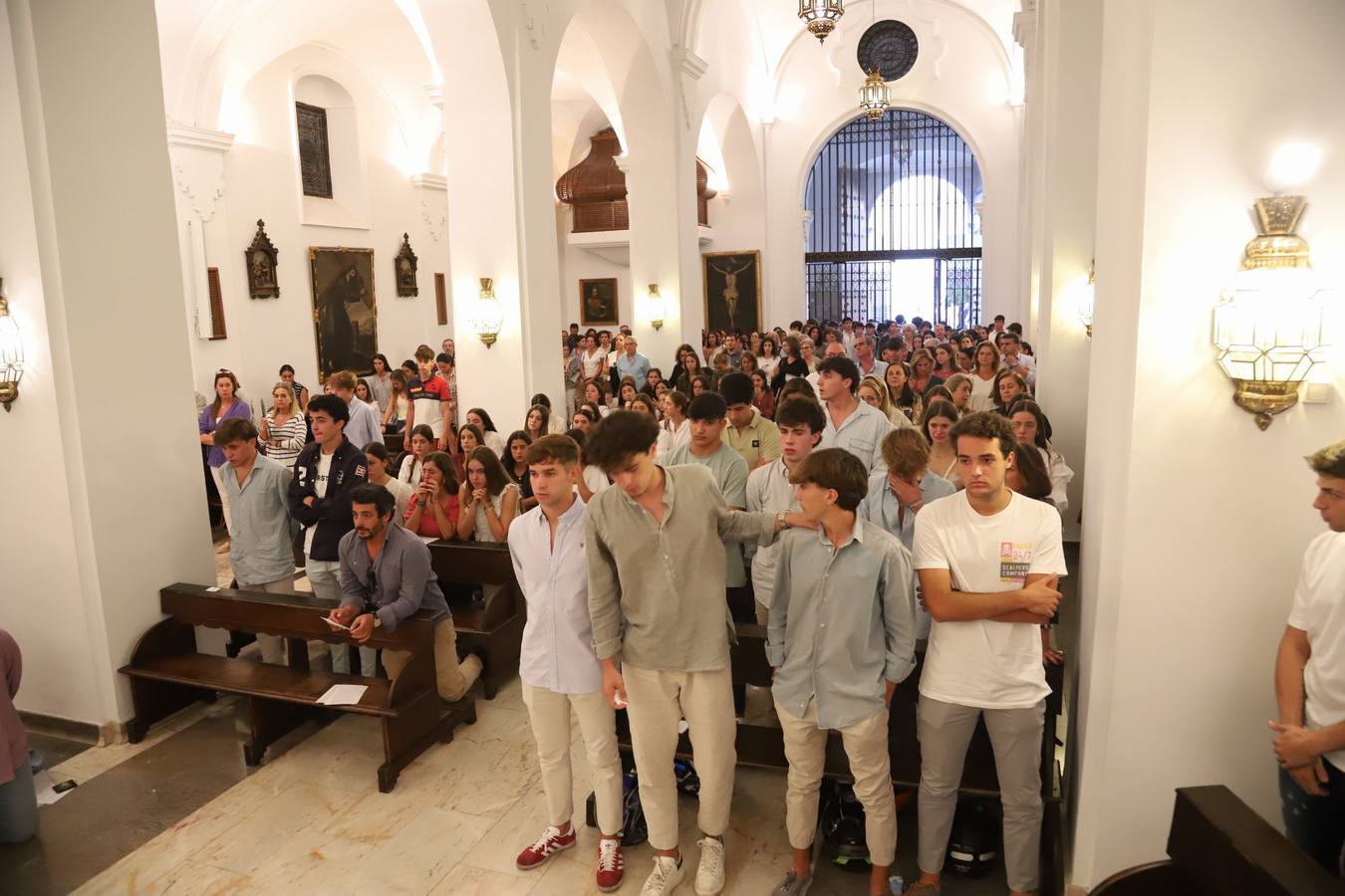 Fotos: la multitudinaria oración por Álvaro Prieto en la iglesia de las Esclavas de Córdoba