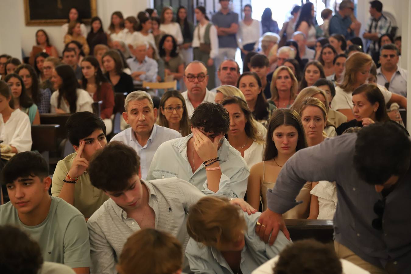 Fotos: la multitudinaria oración por Álvaro Prieto en la iglesia de las Esclavas de Córdoba