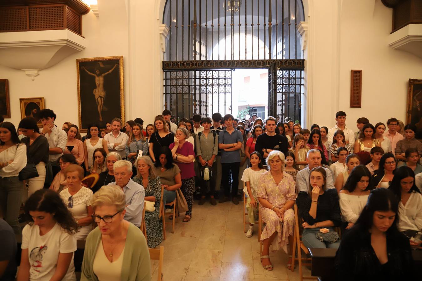 Fotos: la multitudinaria oración por Álvaro Prieto en la iglesia de las Esclavas de Córdoba