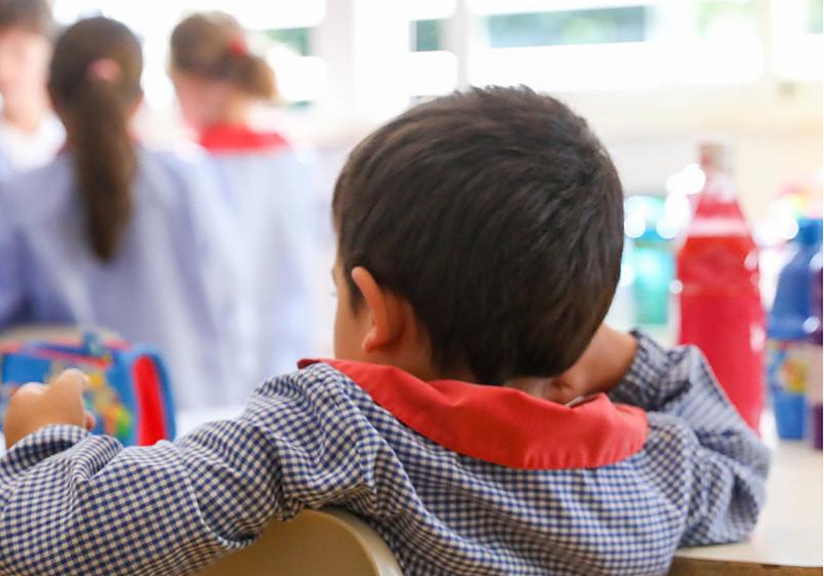 Imagen de archivo de escolares en un centro educativo.