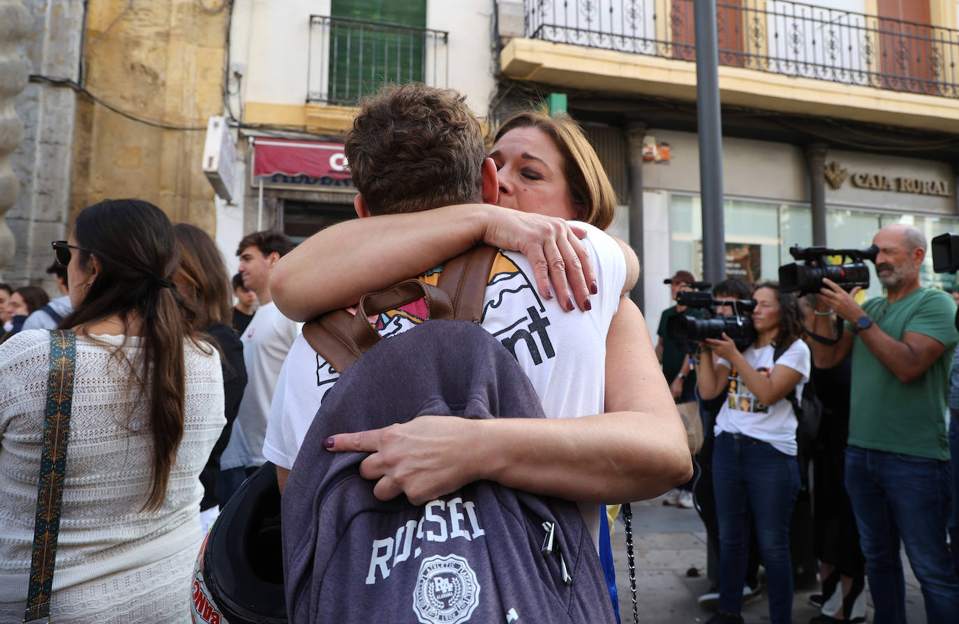 Fotos: Los emotivos minutos de silencio en memoria de Álvaro Prieto