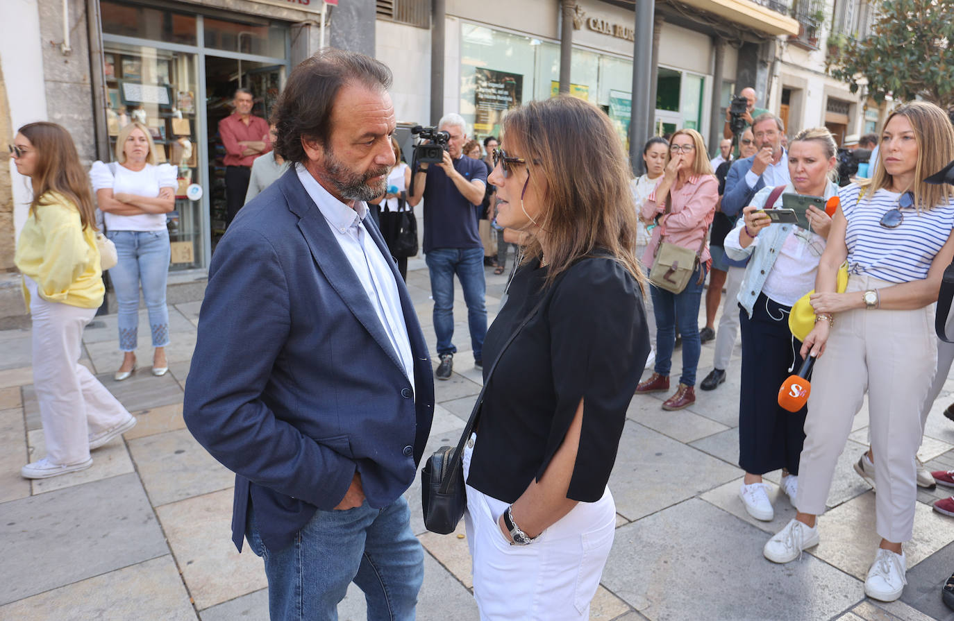 Fotos: Los emotivos minutos de silencio en memoria de Álvaro Prieto