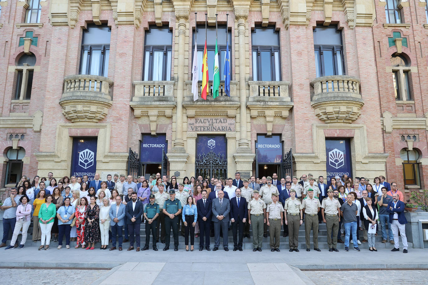 Fotos: Los emotivos minutos de silencio en memoria de Álvaro Prieto