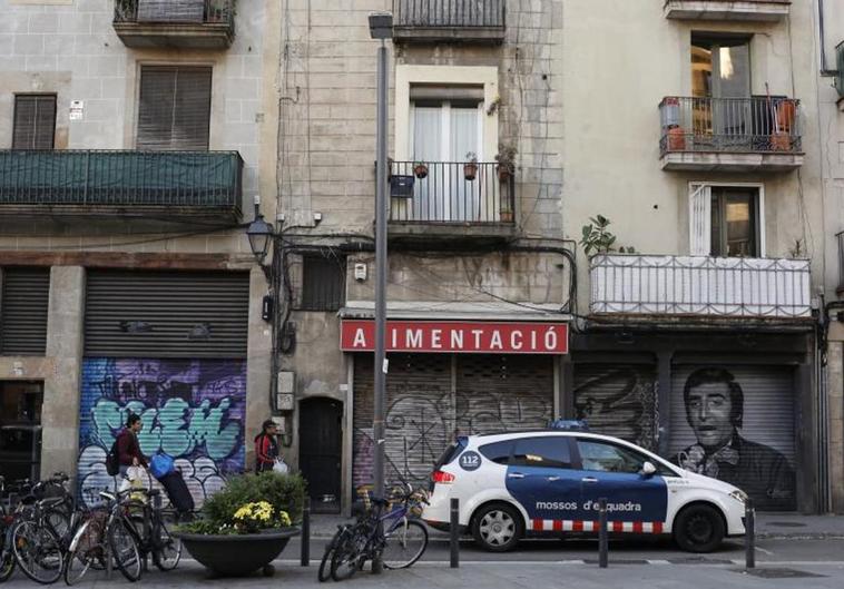 Imagen de archivo de un coche de los Mossos d'Esquadra en el Raval de Barcelona