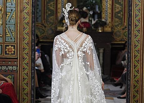 Imagen secundaria 1 - El cordobés Francisco Tamaral celebra sus 25 años en la alta costura nupcial con su colección &#039;Opus 25&#039;