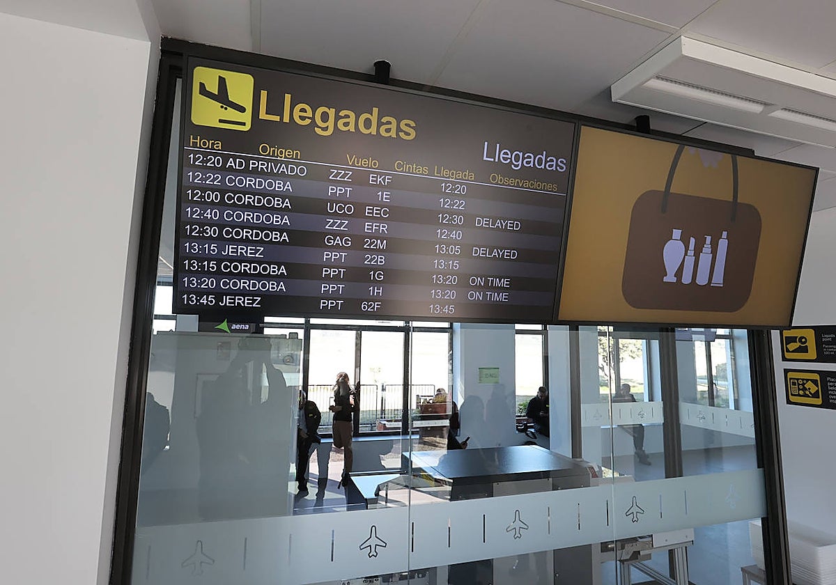 Pantalla de llegadas en el aeropuerto de Córdoba