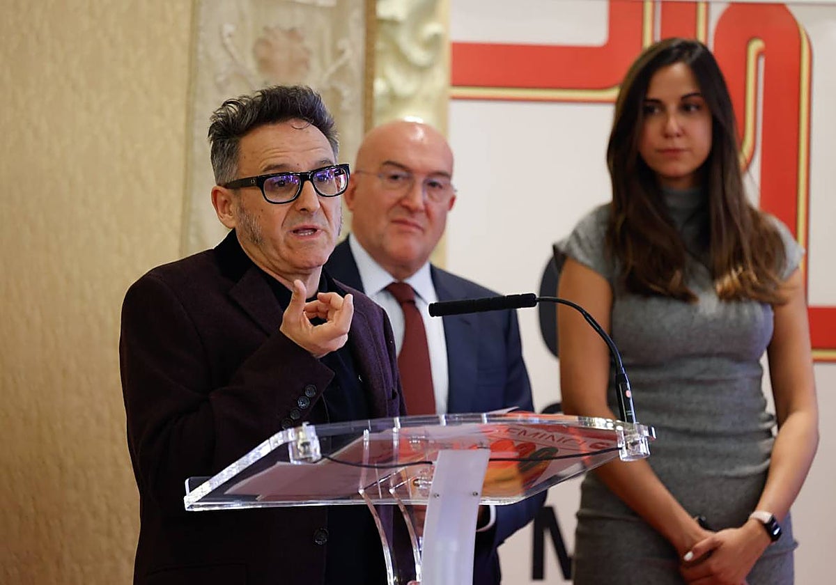 Cienfuegos, durante la presentación en Valladolid de la 68 edición de la Seminci, junto a Carnero y la concejala Blanca Jiménez