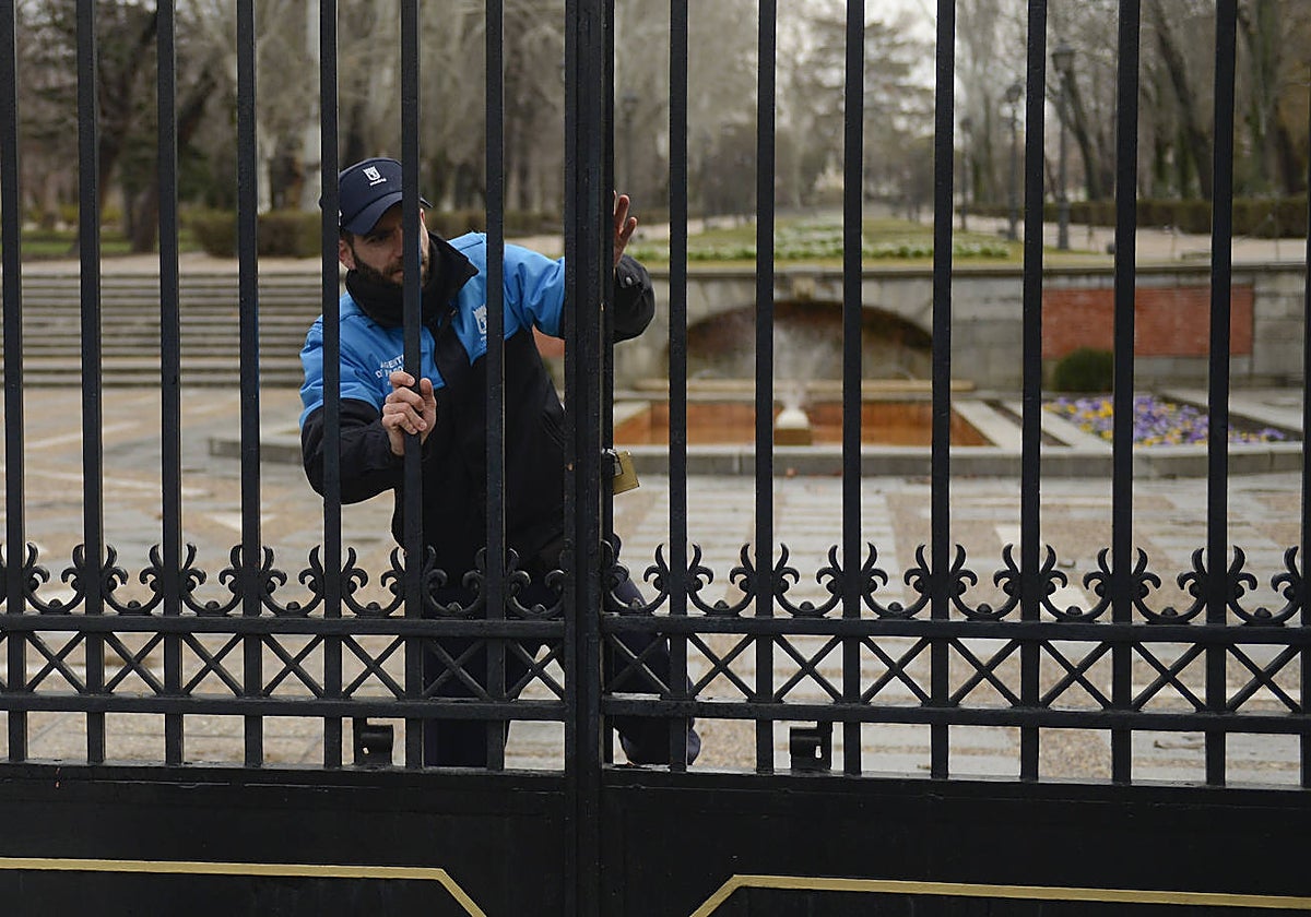 Las autoridades proceden al cierre del Retiro