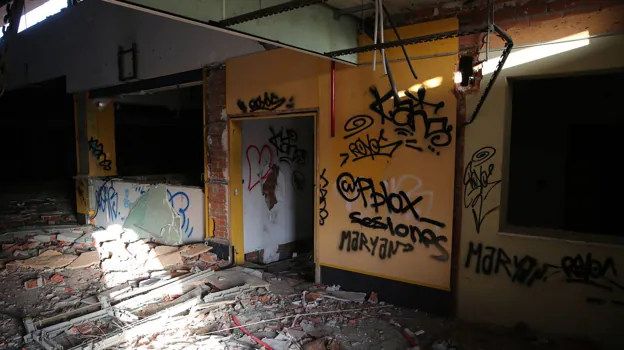 El interior de la estación abandonada junto al parque Warner, en 2019