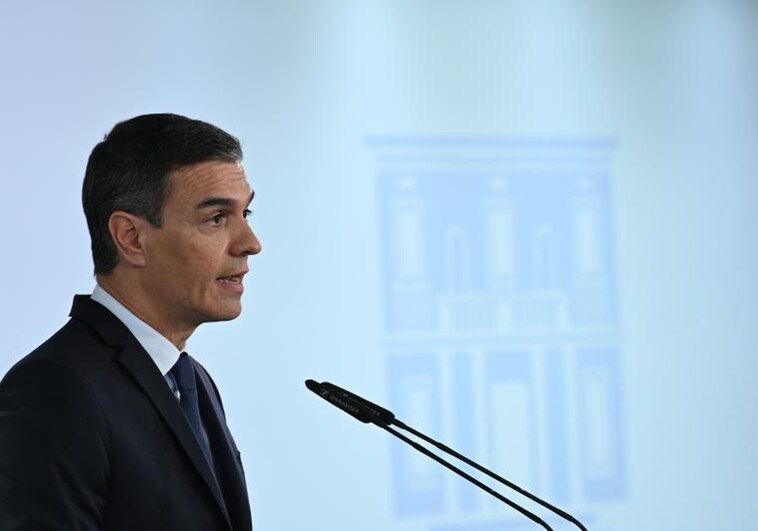 El presidente del Gobierno en funciones, Pedro Sánchez, se dirige a la prensa tras participar en la reunión extraordinaria del Consejo Europeo de este martes