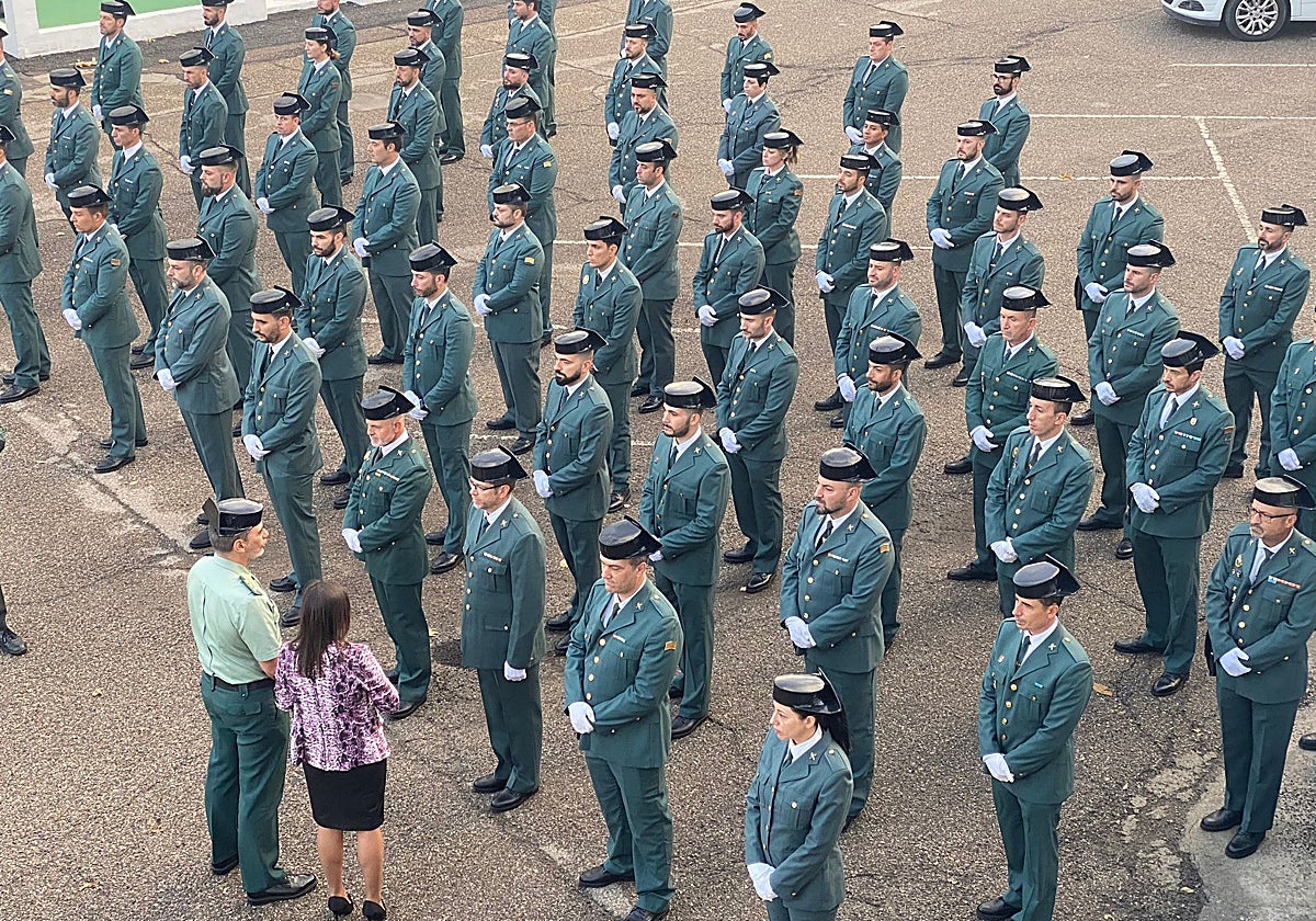 Los nuevos agentes en formación en elpatio de la Comandancia de Córdoba este viernes