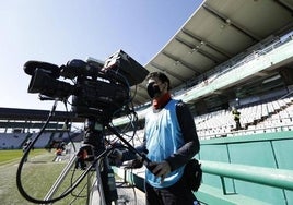 Dónde ver Atlético Sanluqueño - Córdoba CF: canal de TV y streaming online del partido de Primera RFEF 2023-2024