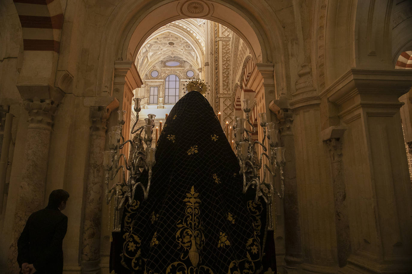 Fotos: La Catedral acoge a la hermandad del Buen Suceso de Córdoba