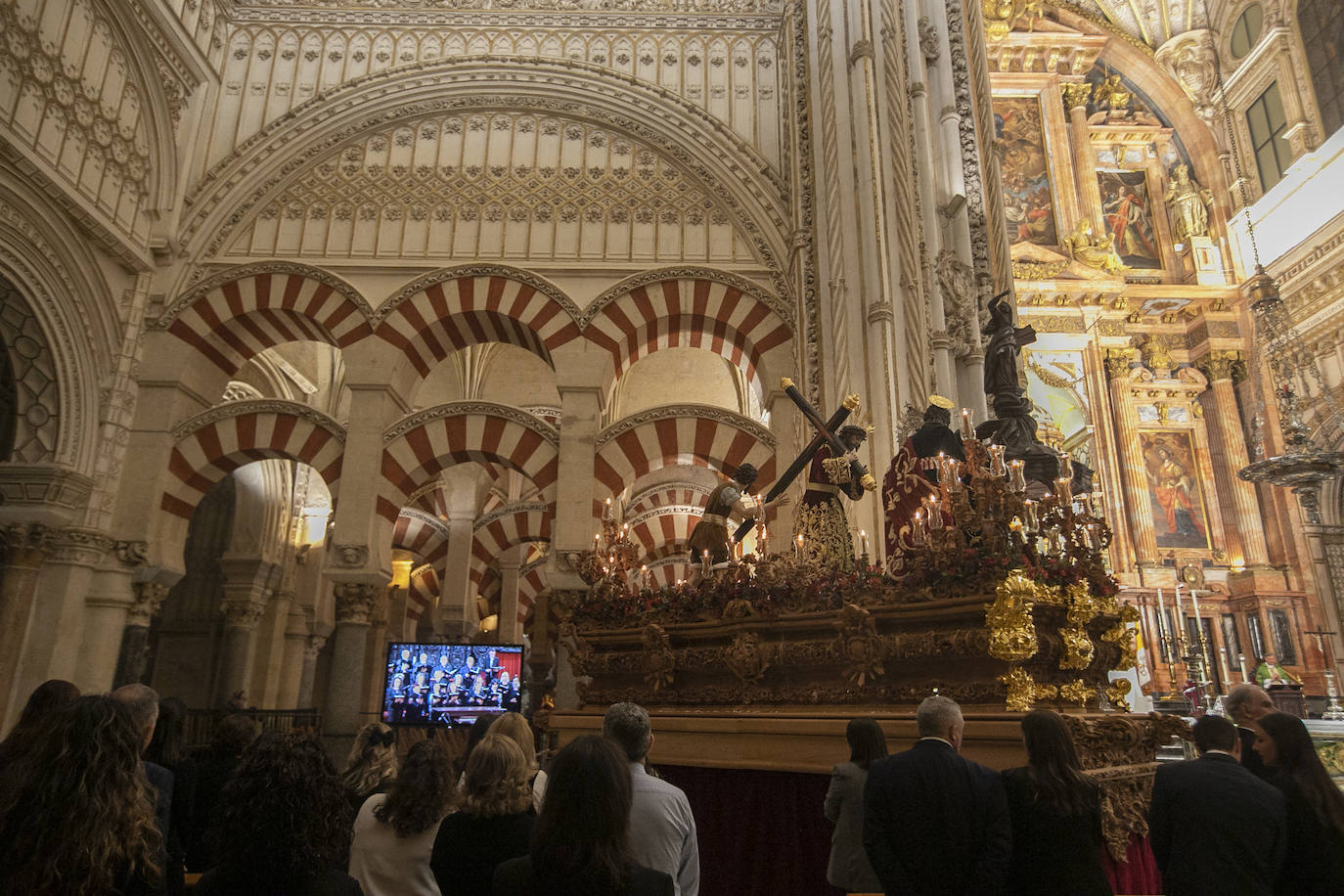 Fotos: La Catedral acoge a la hermandad del Buen Suceso de Córdoba