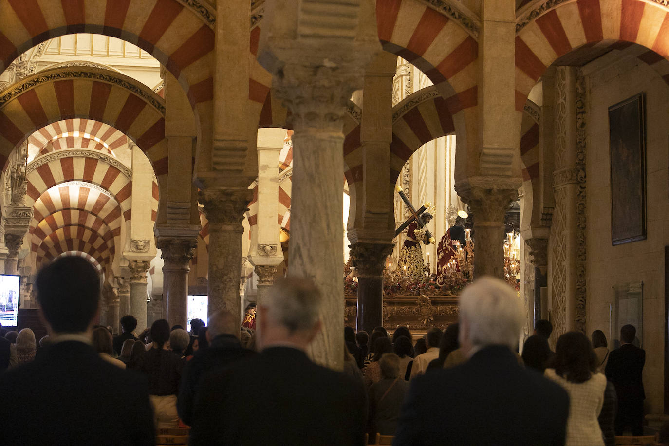 Fotos: La Catedral acoge a la hermandad del Buen Suceso de Córdoba