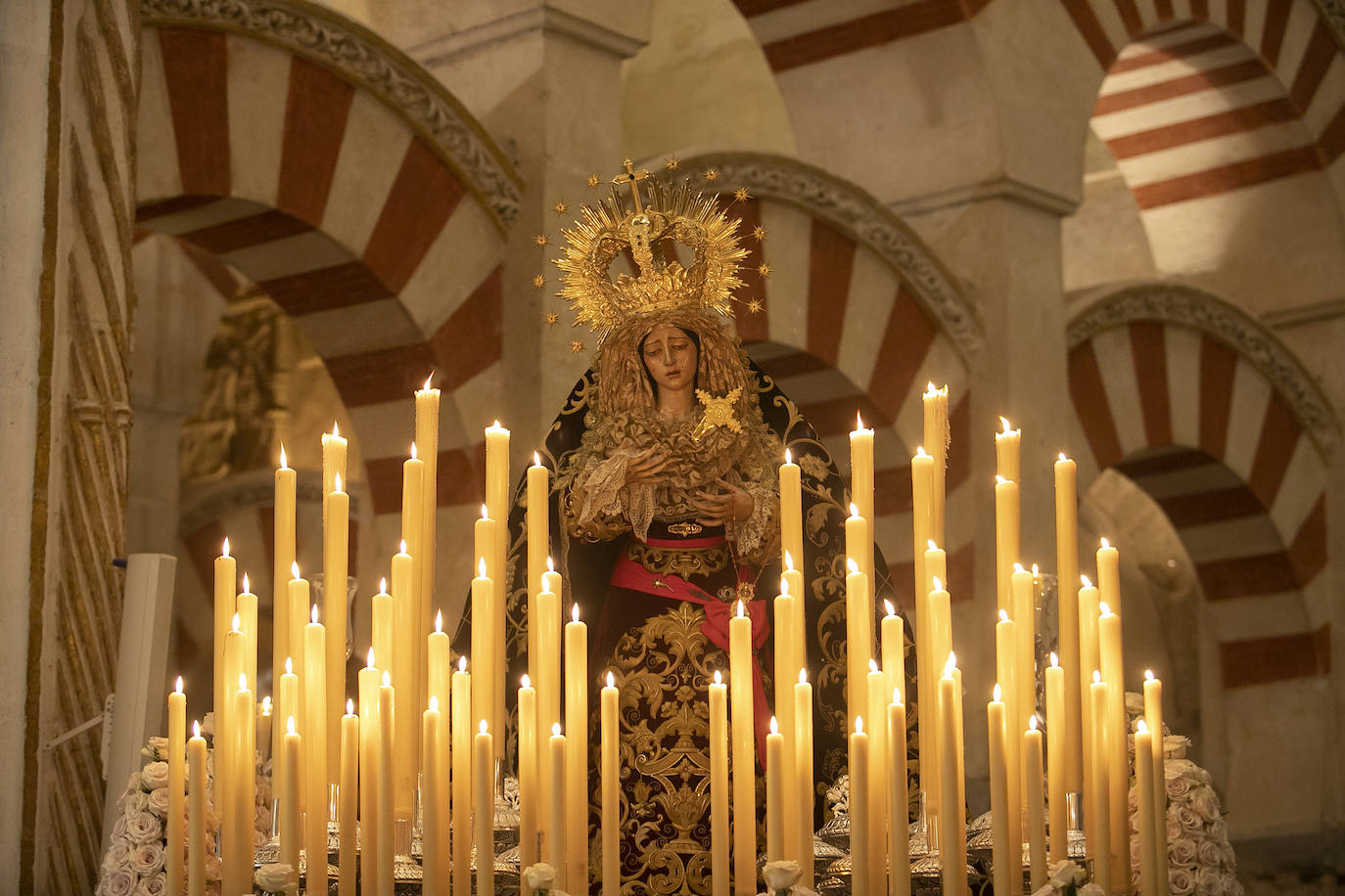 Fotos: La Catedral acoge a la hermandad del Buen Suceso de Córdoba