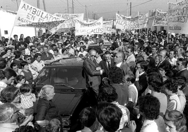 La dura mañana del alcalde Arespacochaga, de bronca en bronca entre 23.000 familias del Pozo