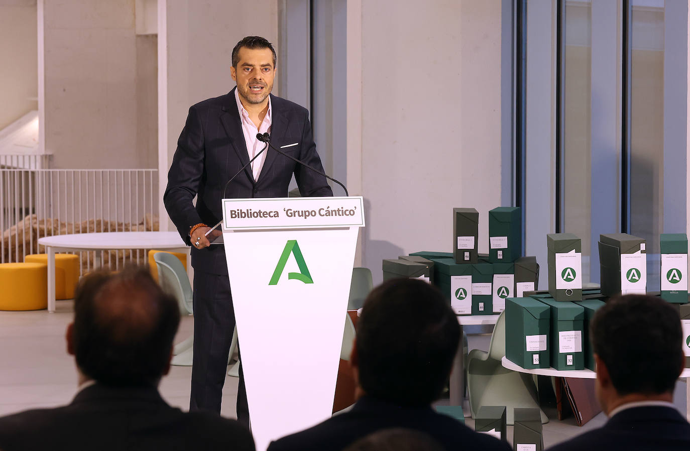 Fotos: Juanma Moreno estrena el traslado documental a la Biblioteca &#039;Grupo Cántico&#039;